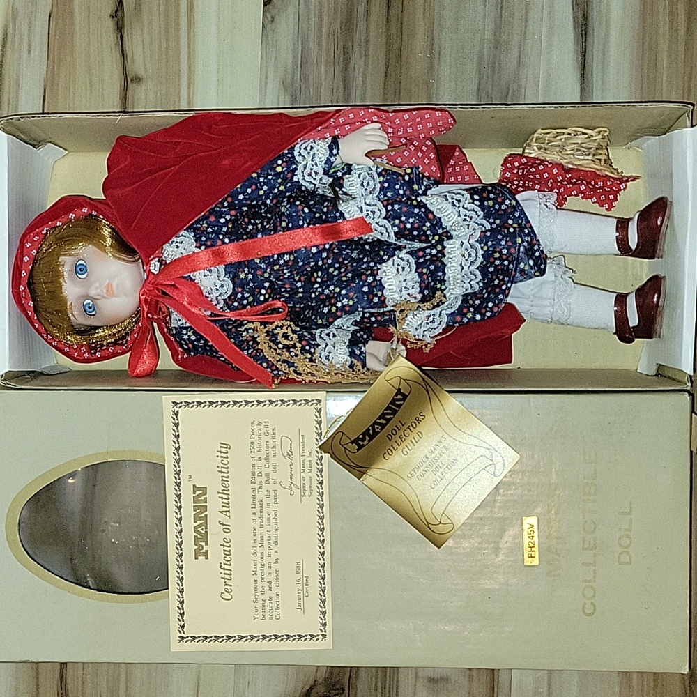 NWT Vintage 1987 Collectable Little Red Riding Hood Porcelain Doll